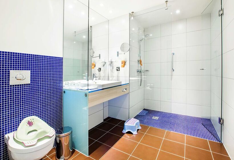 בית מלון כפרי Park Inn By Radisson Krakow