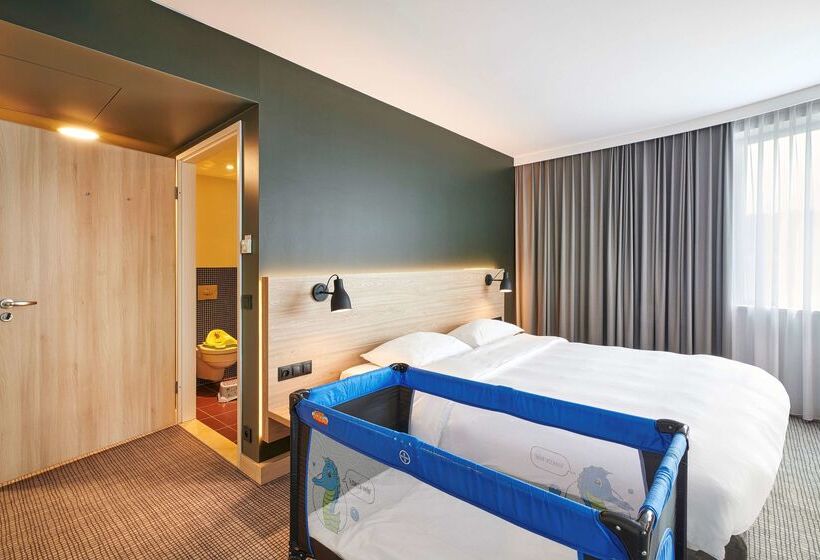 בית מלון כפרי Park Inn By Radisson Krakow