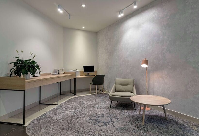 בית מלון כפרי Park Inn By Radisson Krakow