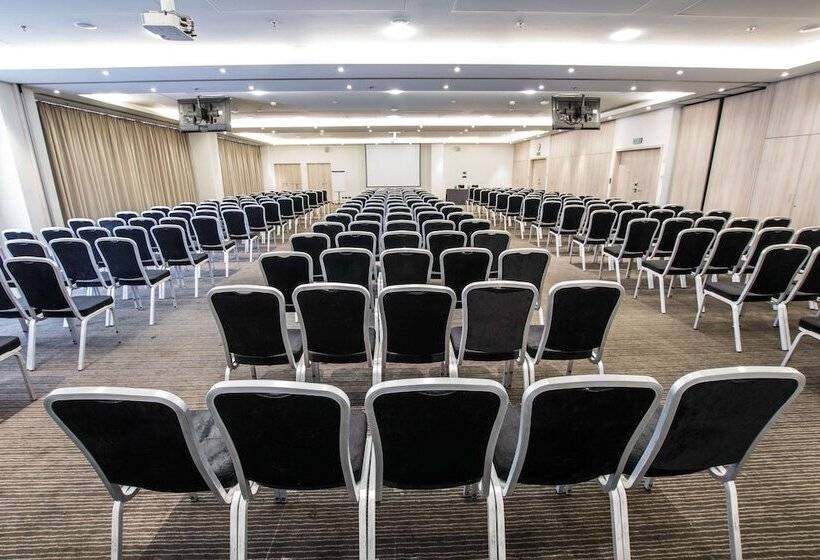 בית מלון כפרי Park Inn By Radisson Krakow