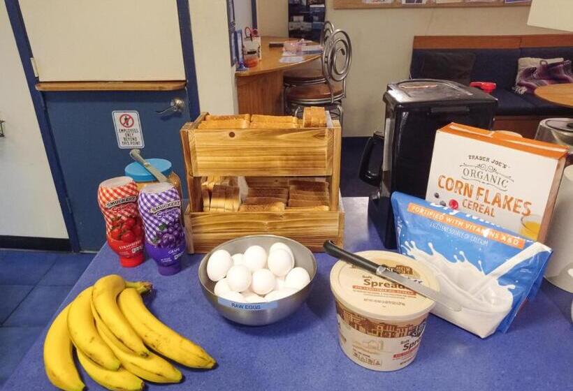 Ith San Francisco Pacific Tradewinds Hostel