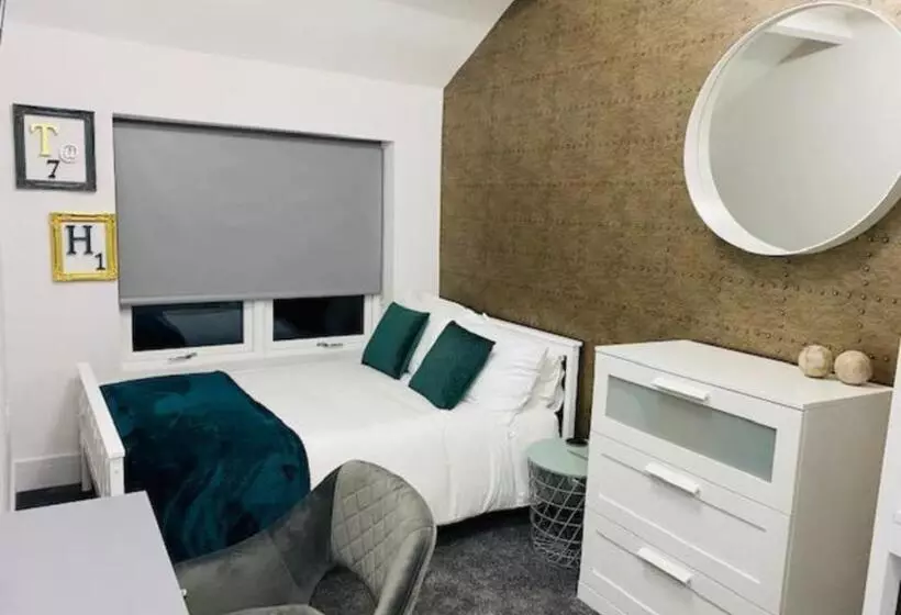 Majatalo Townhouse Plus @ Lower Beth Street Stoke