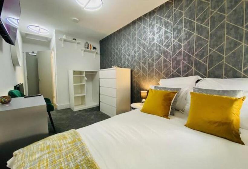 ペンション Townhouse Plus @ Lower Beth Street Stoke