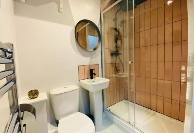 Majatalo Townhouse Plus @ Lower Beth Street Stoke