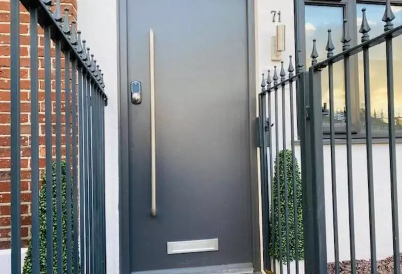 Majatalo Townhouse Plus @ Lower Beth Street Stoke