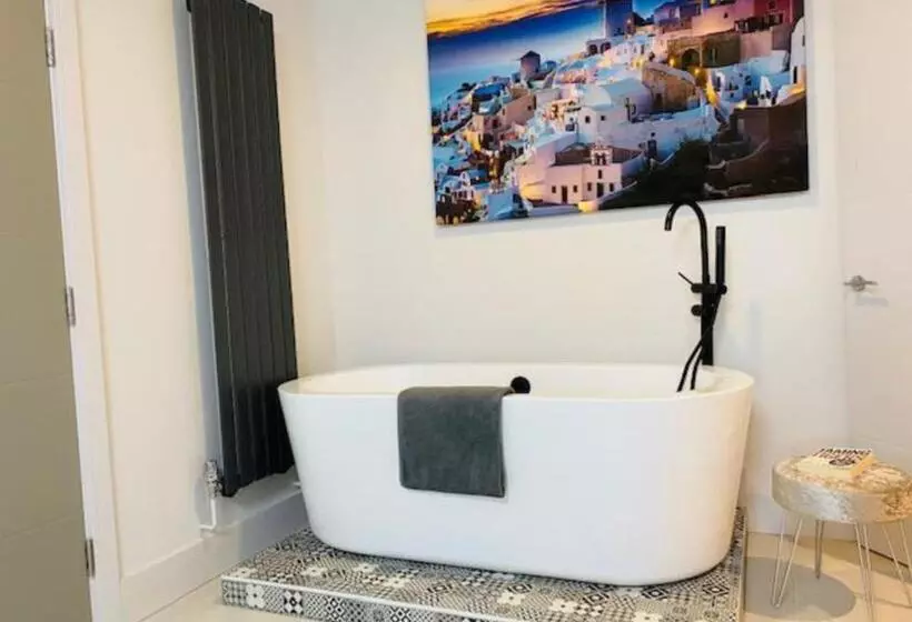 Majatalo Townhouse Plus @ Lower Beth Street Stoke