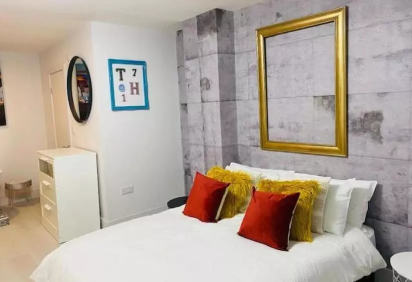 Majatalo Townhouse Plus @ Lower Beth Street Stoke