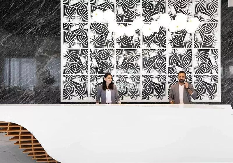 Adagio Premium The Palm