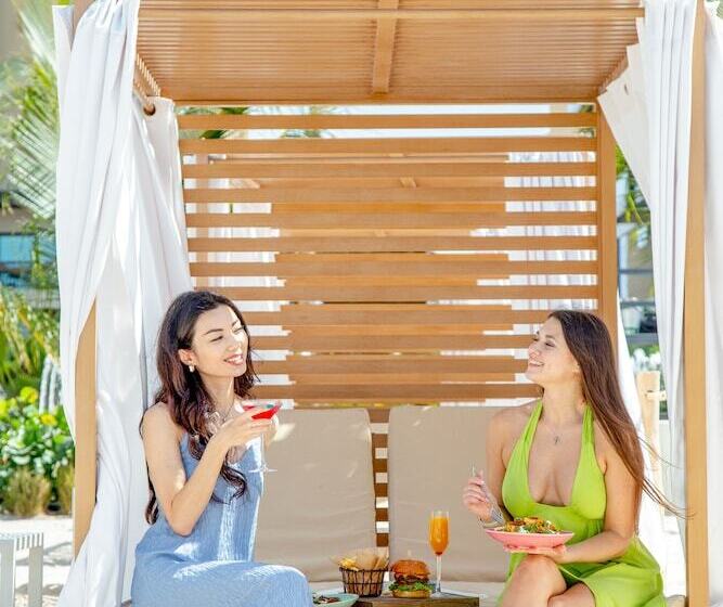 Adagio Premium The Palm