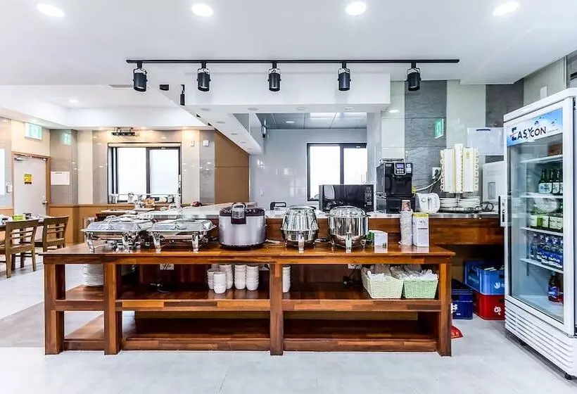 Motelli Jeju City Hall