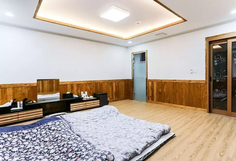 Motelli Jeju City Hall