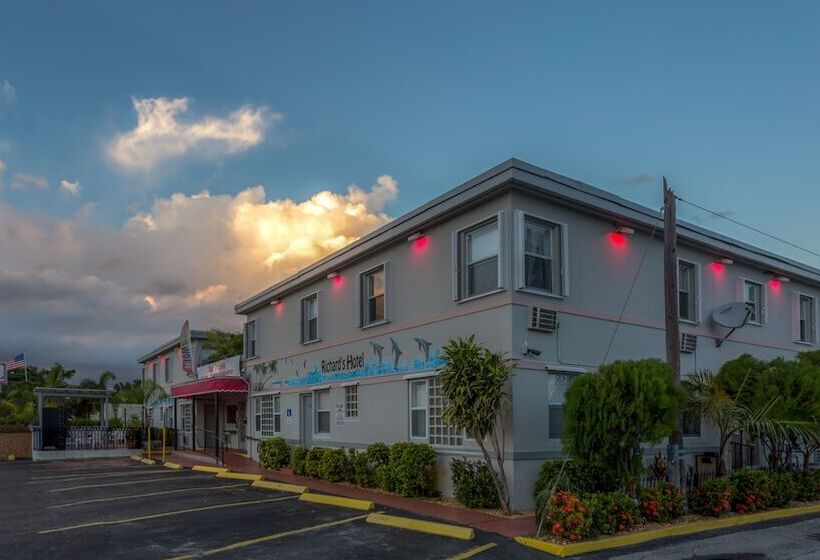 فندق على الطريق Richard S