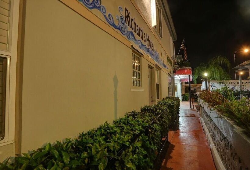 فندق على الطريق Richard S