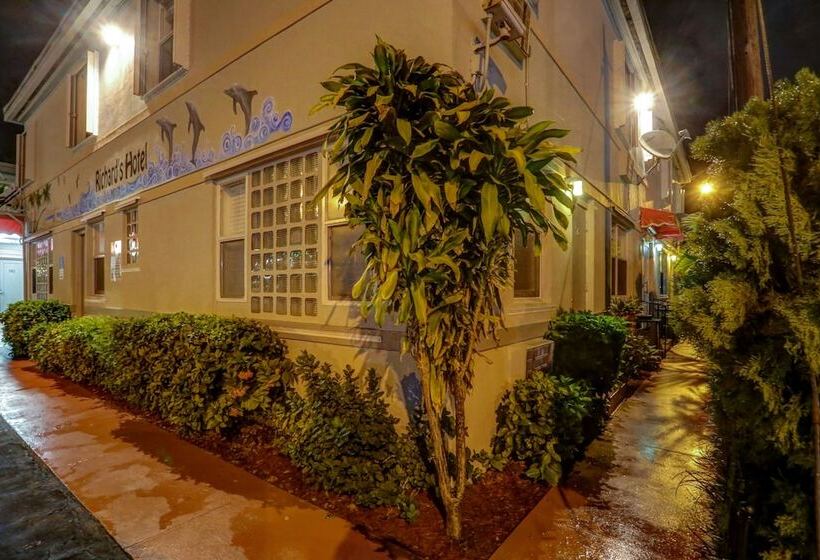 فندق على الطريق Richard S