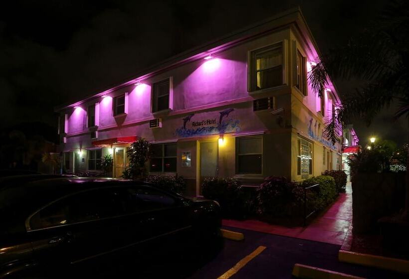 فندق على الطريق Richard S