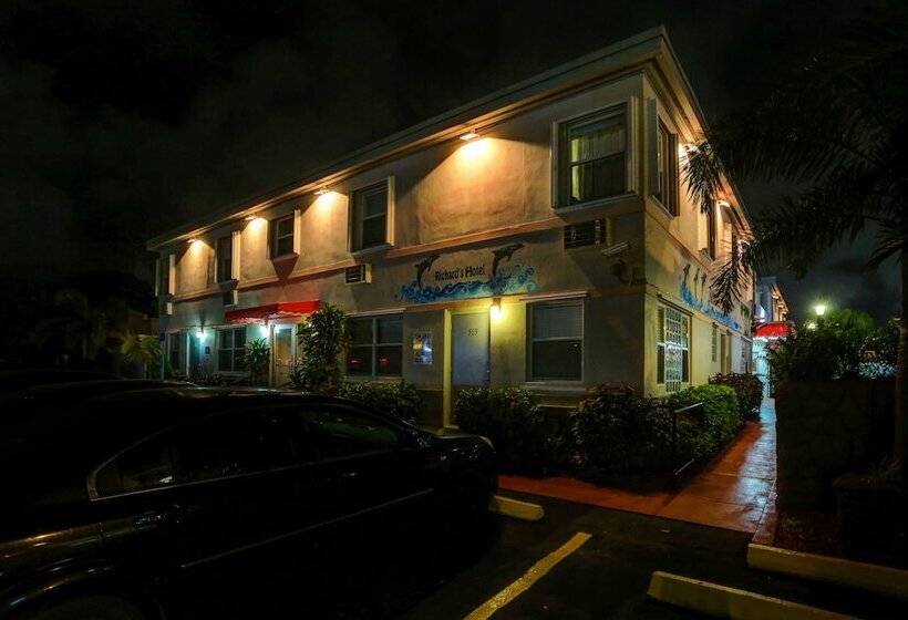 فندق على الطريق Richard S