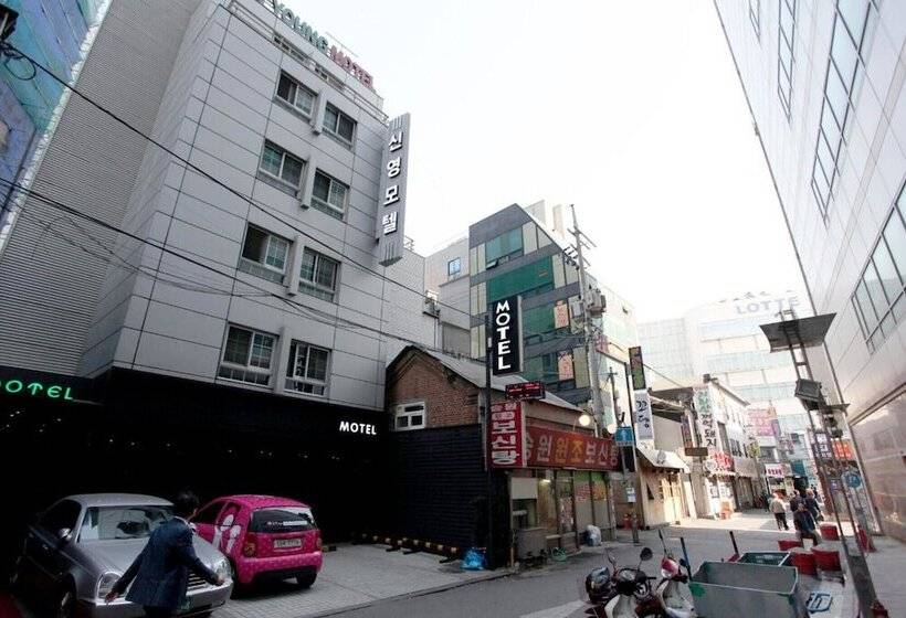모텔 Yeongdeungpo Sinyeong