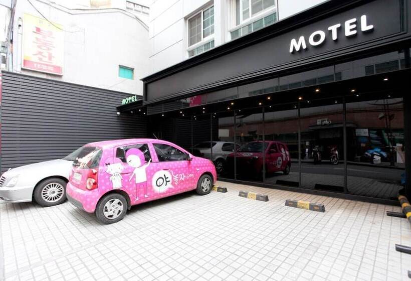 모텔 Yeongdeungpo Sinyeong