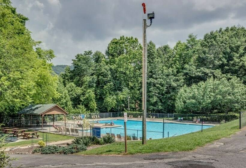 Twin Falls Stunning Landscape With 10ft Waterfall