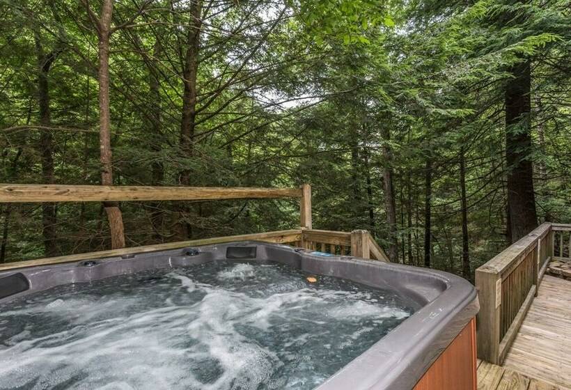 Twin Falls Stunning Landscape With 10ft Waterfall