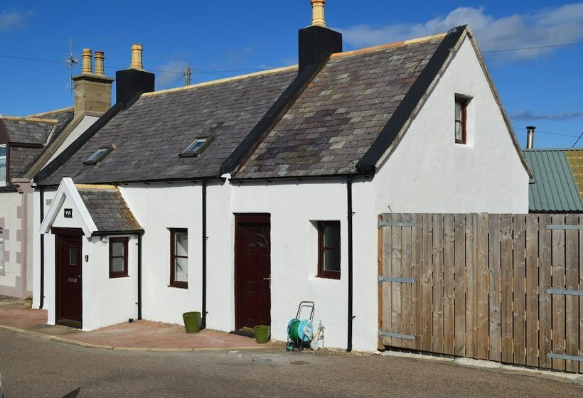 4 Bed Cottage In Portknockie, Near Cullen, Moray