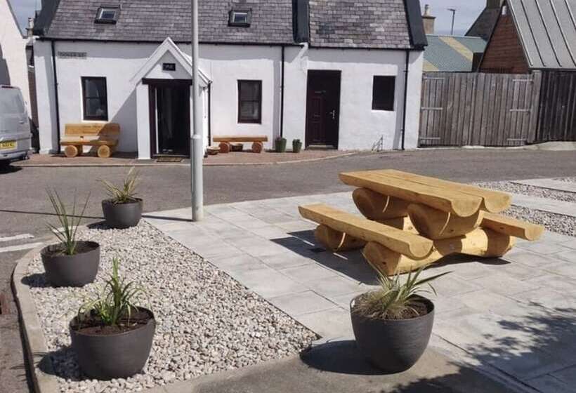 4 Bed Cottage In Portknockie, Near Cullen, Moray