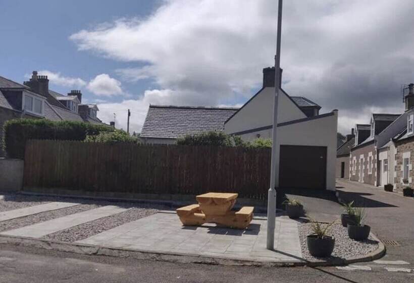 4 Bed Cottage In Portknockie, Near Cullen, Moray