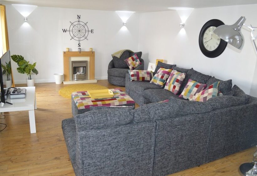 4 Bed Cottage In Portknockie, Near Cullen, Moray