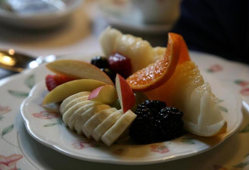 تختخواب و صبحانه Alexandra Court