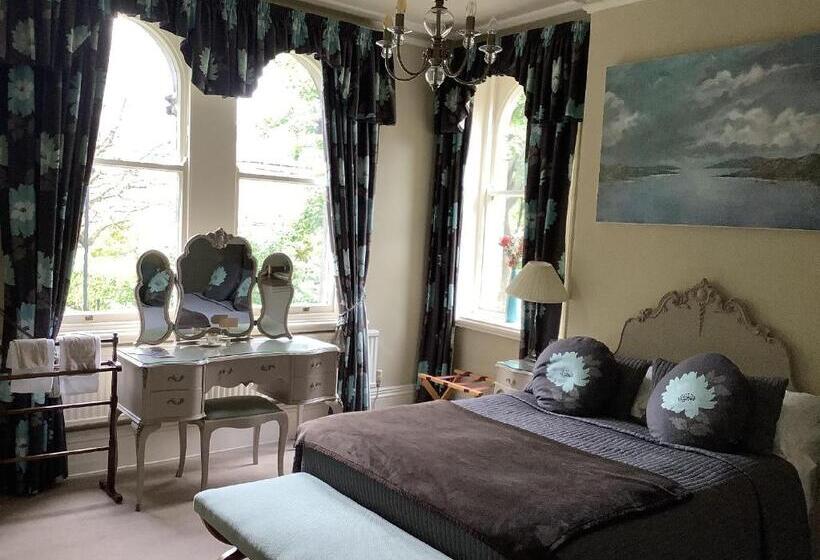 تختخواب و صبحانه Alexandra Court