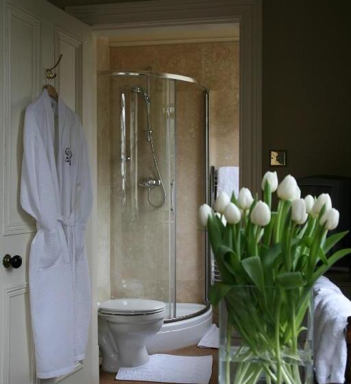 تختخواب و صبحانه Alexandra Court