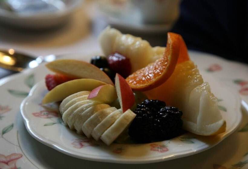 تختخواب و صبحانه Alexandra Court