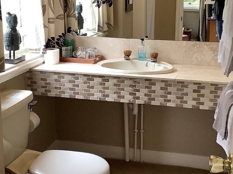 تختخواب و صبحانه Alexandra Court