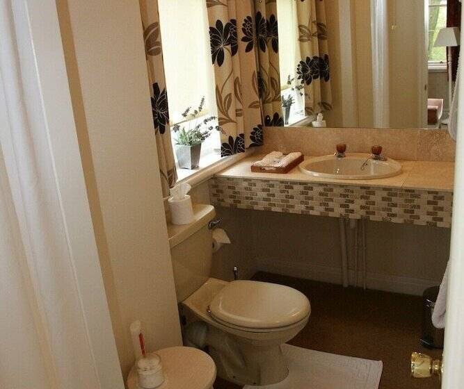 تختخواب و صبحانه Alexandra Court