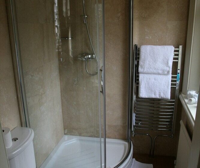 تختخواب و صبحانه Alexandra Court