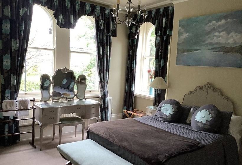 تختخواب و صبحانه Alexandra Court