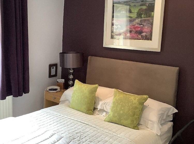 تختخواب و صبحانه Alexandra Court