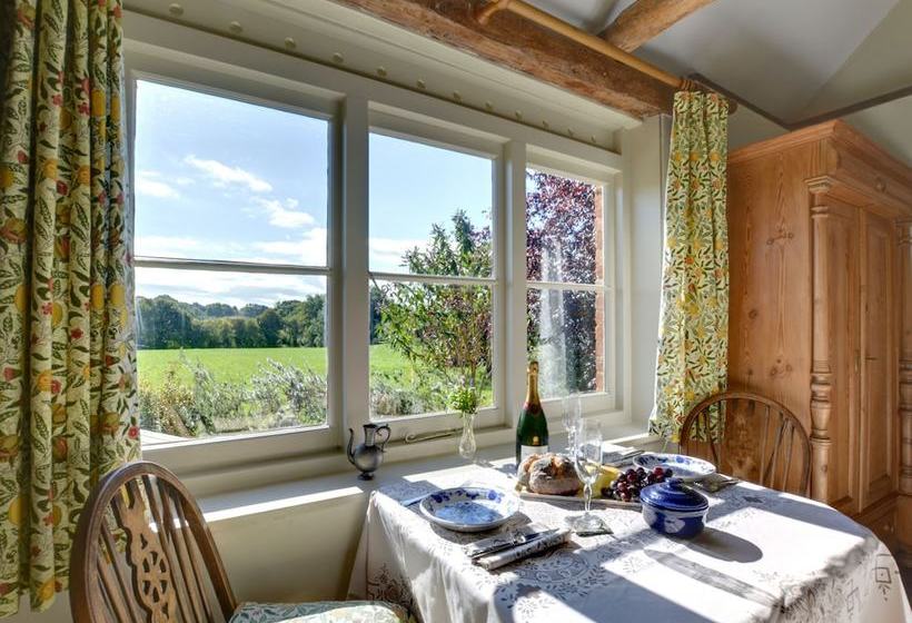 Charming, Spacious Cottage With Authentic Details And Situated In The Calm Kent