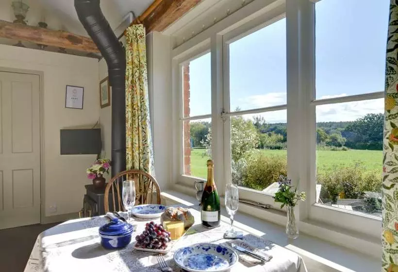 Charming, Spacious Cottage With Authentic Details And Situated In The Calm Kent