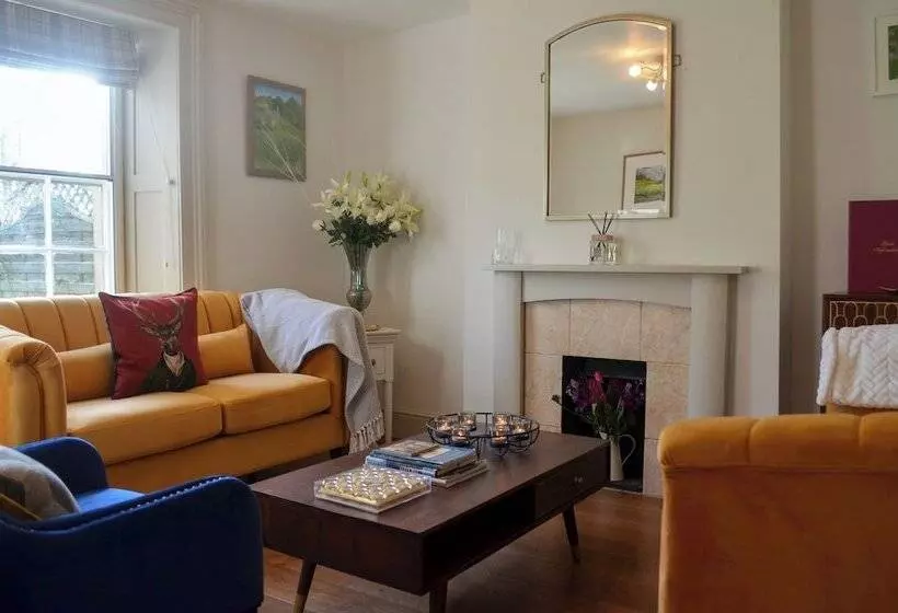 Darly Cottage