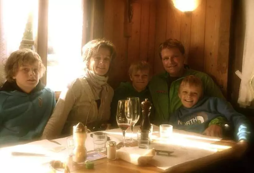 هتل Alpine Lodge
