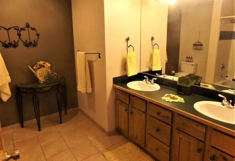 Hotelli Bbcs Black Bear Lodge Deluxe 2bed 2bath