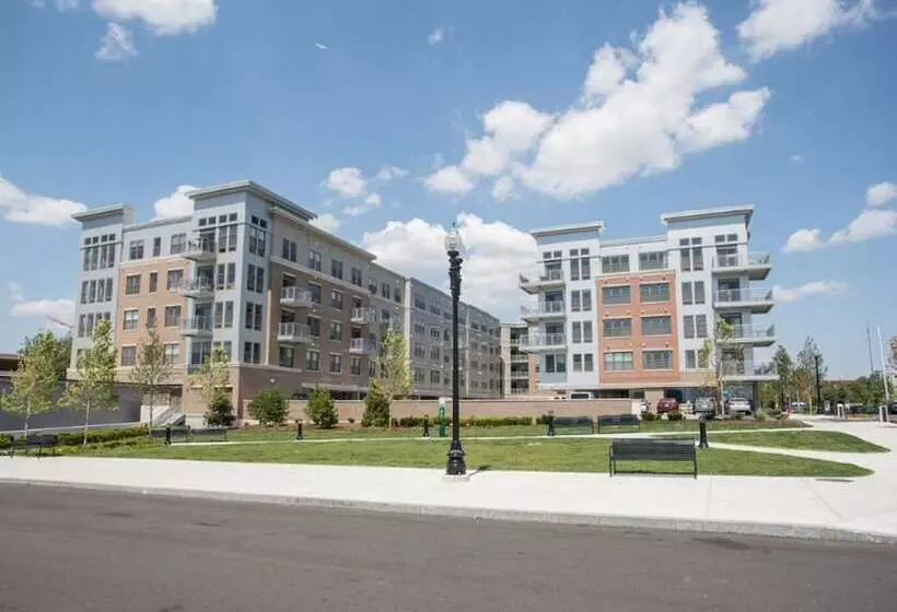 ホテル Global Luxury Suites East Boston