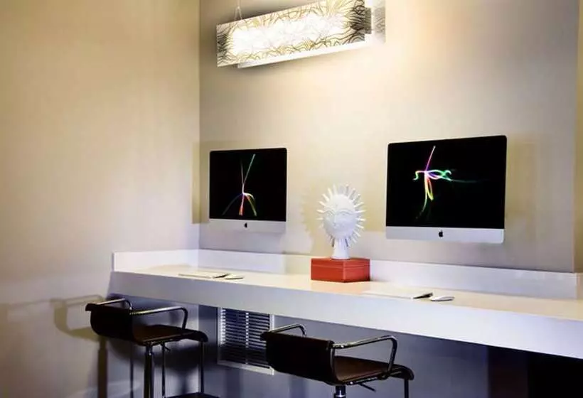 ホテル Global Luxury Suites East Boston