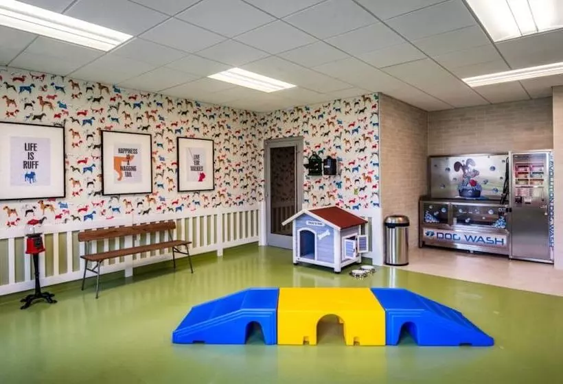 ホテル Global Luxury Suites East Boston