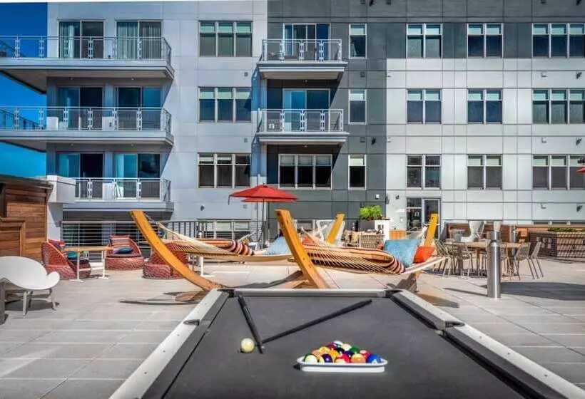 ホテル Global Luxury Suites East Boston