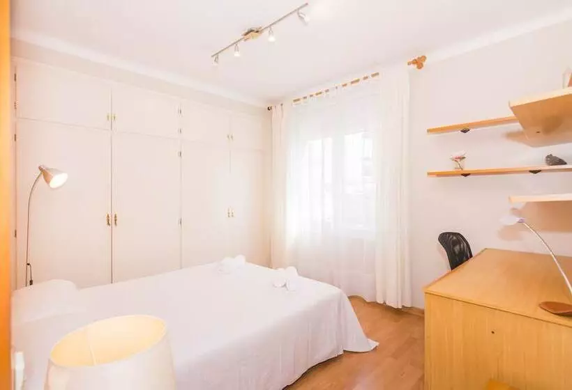 هتل Homeholidaysrentals Apartamento Amaral   Costa Barcelona