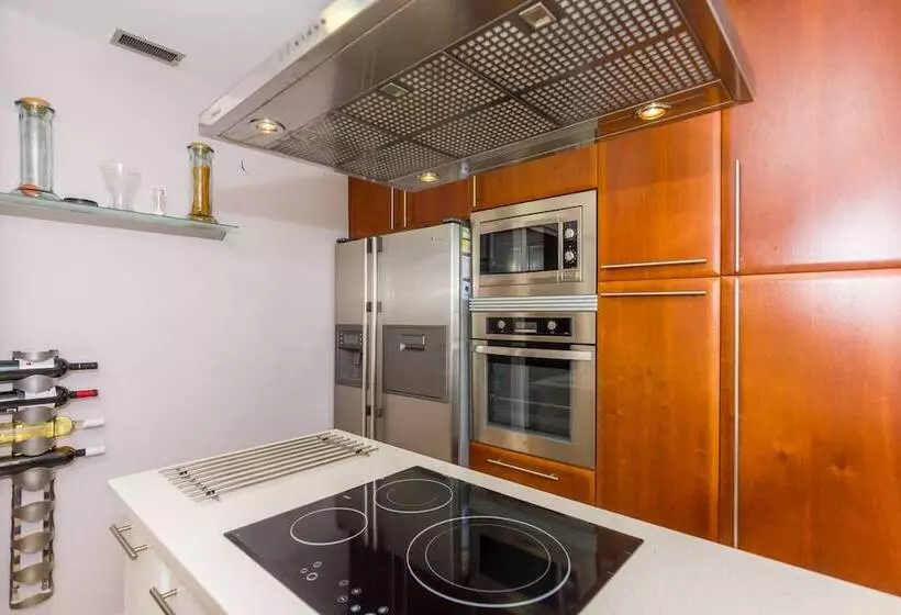 هتل Homeholidaysrentals Apartamento Amaral   Costa Barcelona
