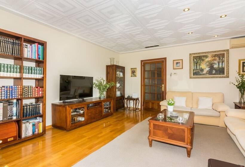 בית מלון כפרי Homeholidaysrentals Apartamento Amaral   Costa Barcelona