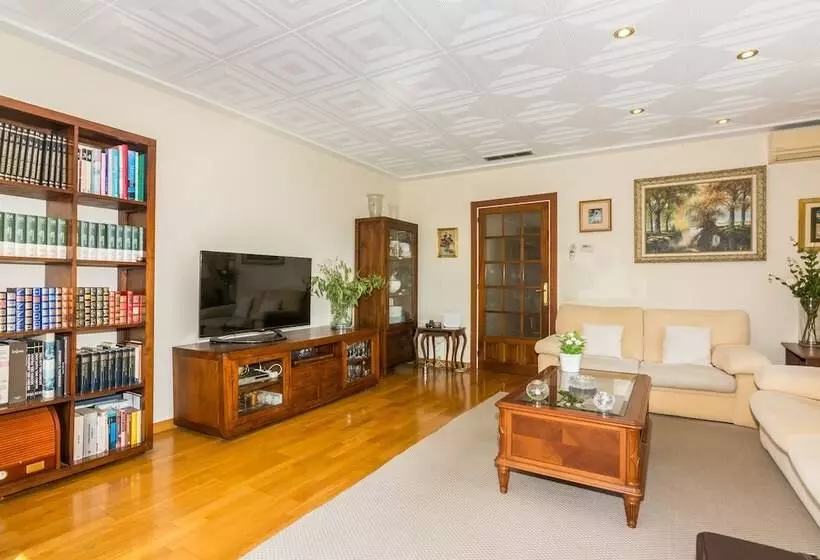 هتل Homeholidaysrentals Apartamento Amaral   Costa Barcelona